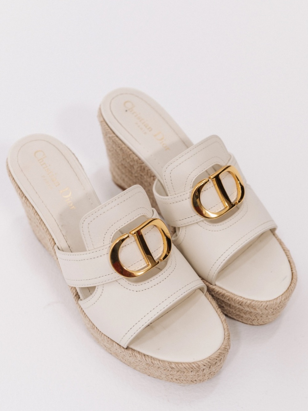 DIOR 30 MONTAIGNE OFF WHITE CALF LEATHER GOLD CD LOGO WEDGE SANDALS SZ 42 NEW